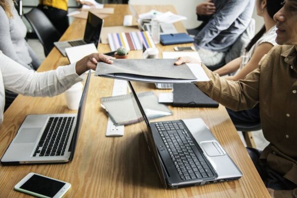 imagen aprendices y contratos de formación