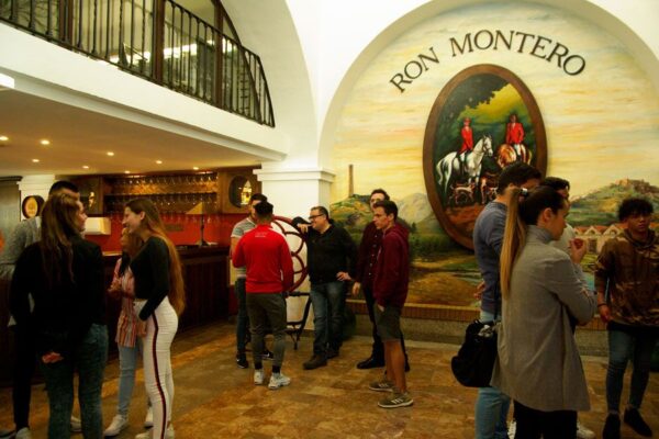 Alumnos Bodega ron montero